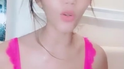 Bokep Indo Tante Cantik Menggoda Mainin Vibrator