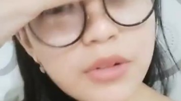 Vee Colok Memek Keenakan Merem