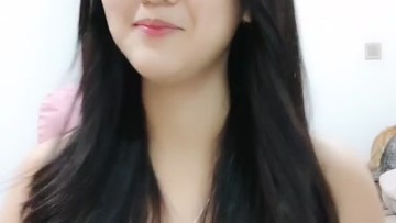 Remas Buah Dada Sheeila Indy Makin Binal