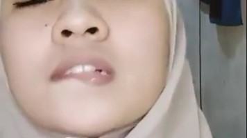 Maudy Jilbab Cantik Kuliahan Live Buka-Bukaan