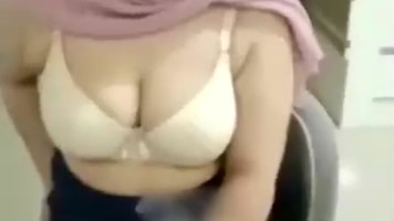 Cewe Jilbab Isep Batang Om-om Viral